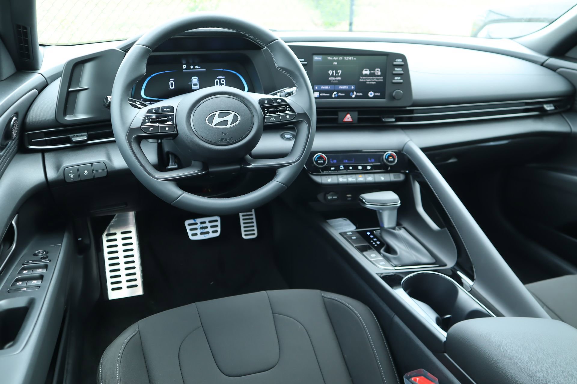 New 2026 Hyundai Elantra SEL Sport FWD image 2