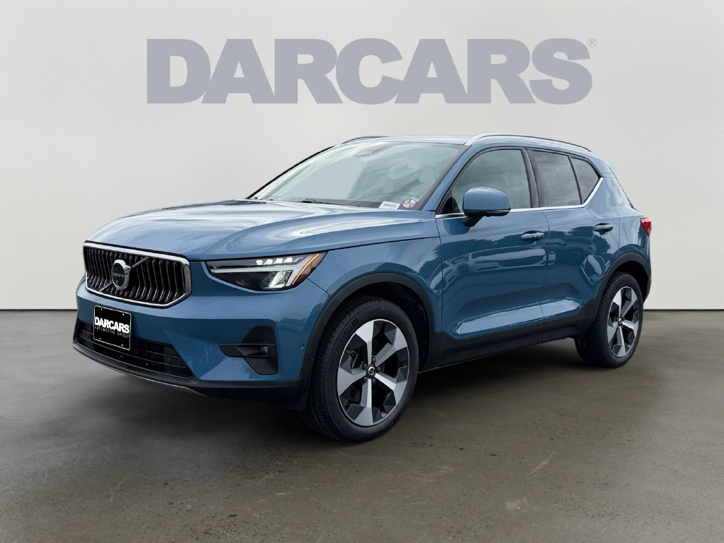 Certified 2024 Volvo XC40 B5 Plus w/ Climate Package AWD/4WD image 3