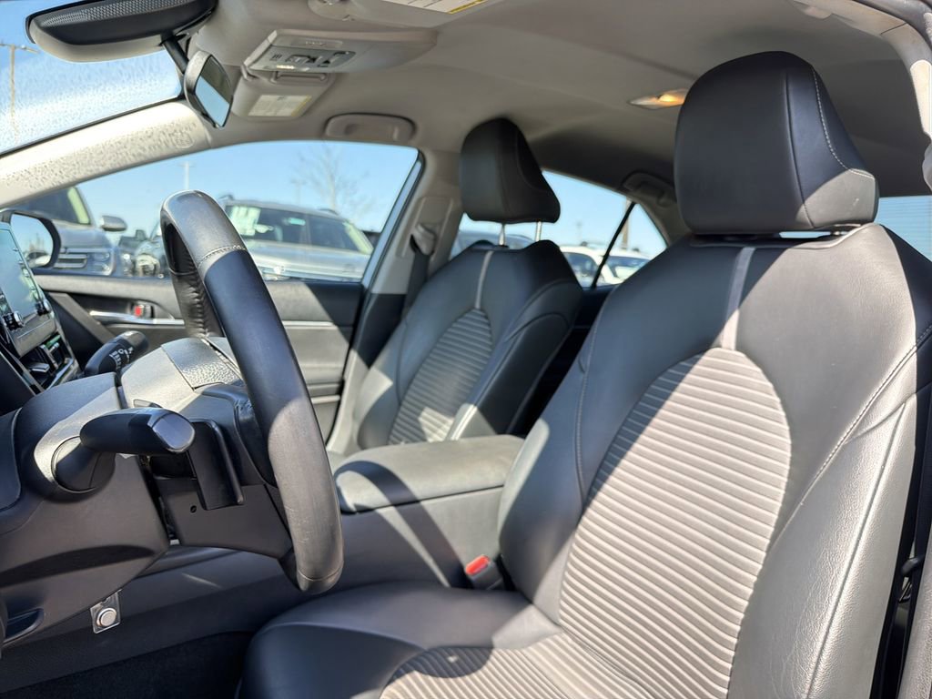 Used 2022 Toyota Camry SE image 12