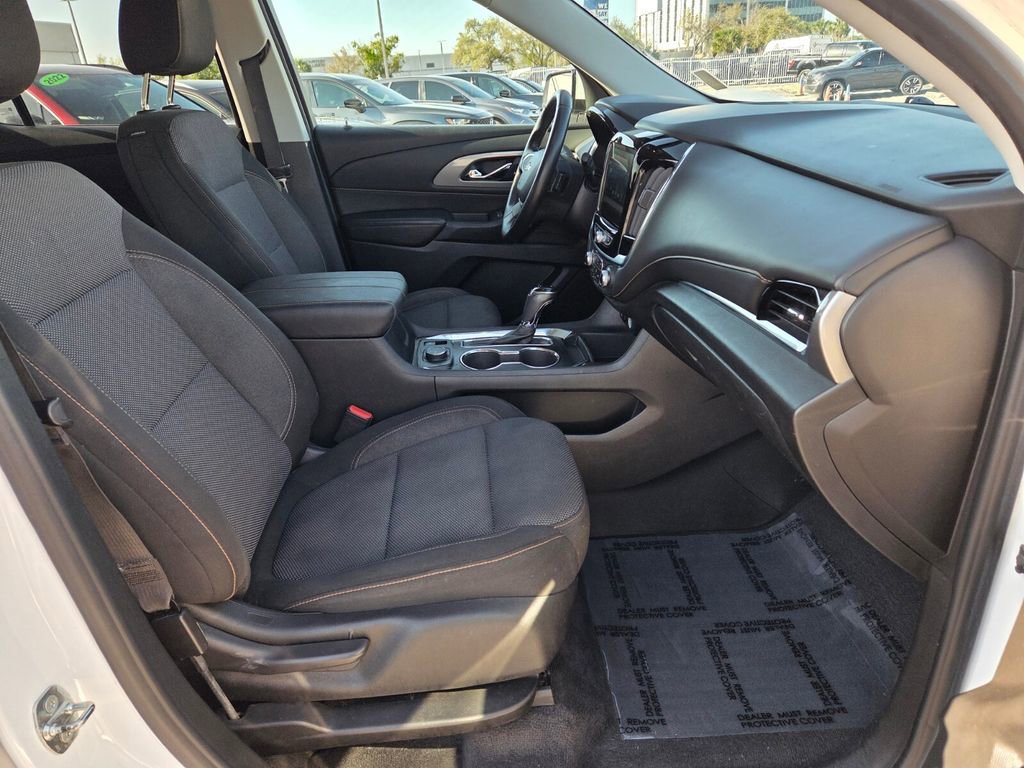 Used 2018 Chevrolet Traverse LT image 17