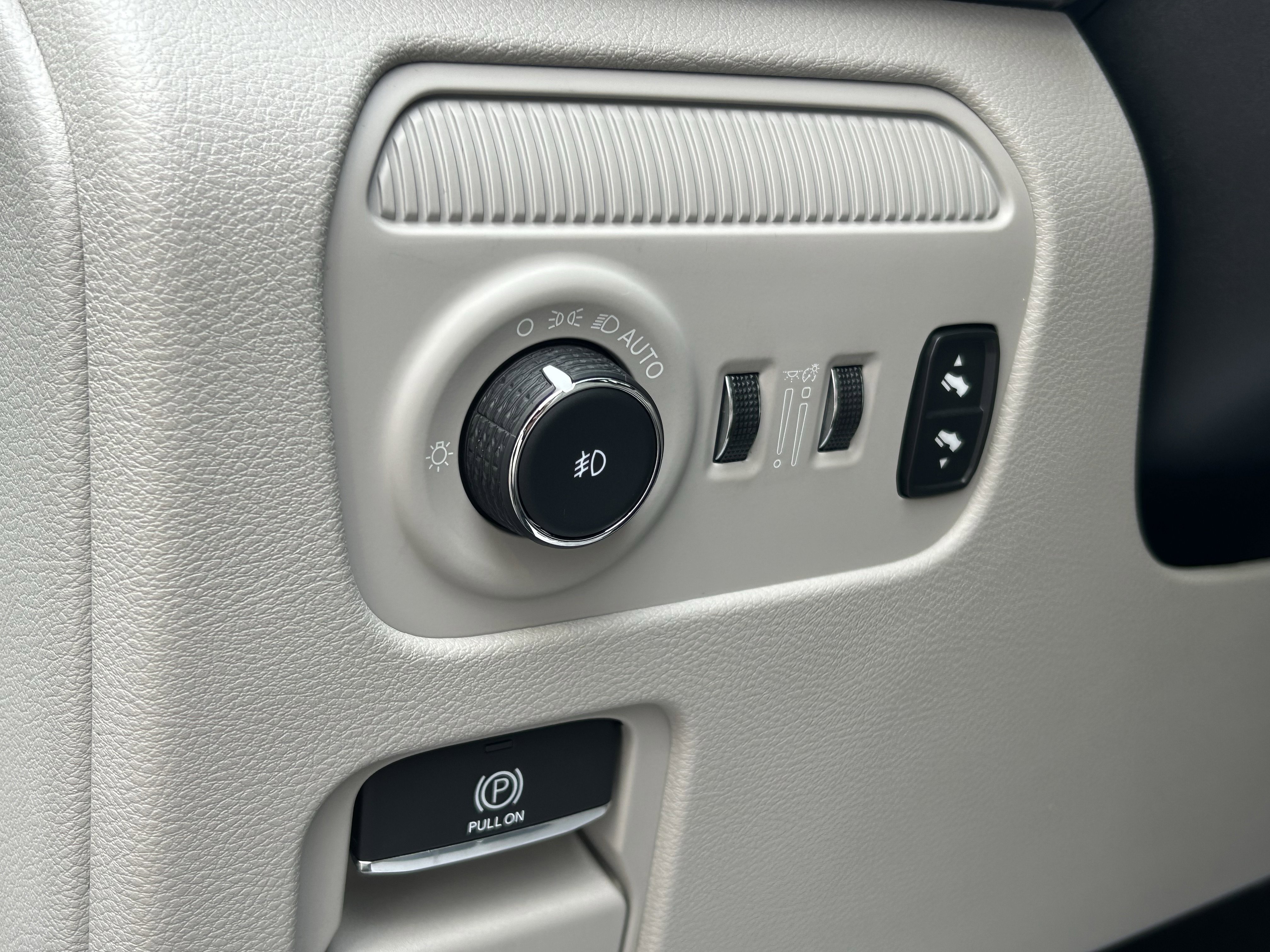 Used 2024 Jeep Wagoneer Series II w/ Flexible Seating Group image 14