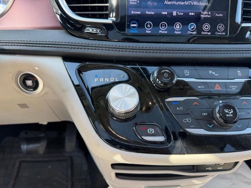 Used 2020 Chrysler Pacifica Limited FWD image 18