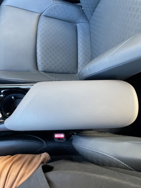 Used 2022 Toyota C-HR Limited image 8