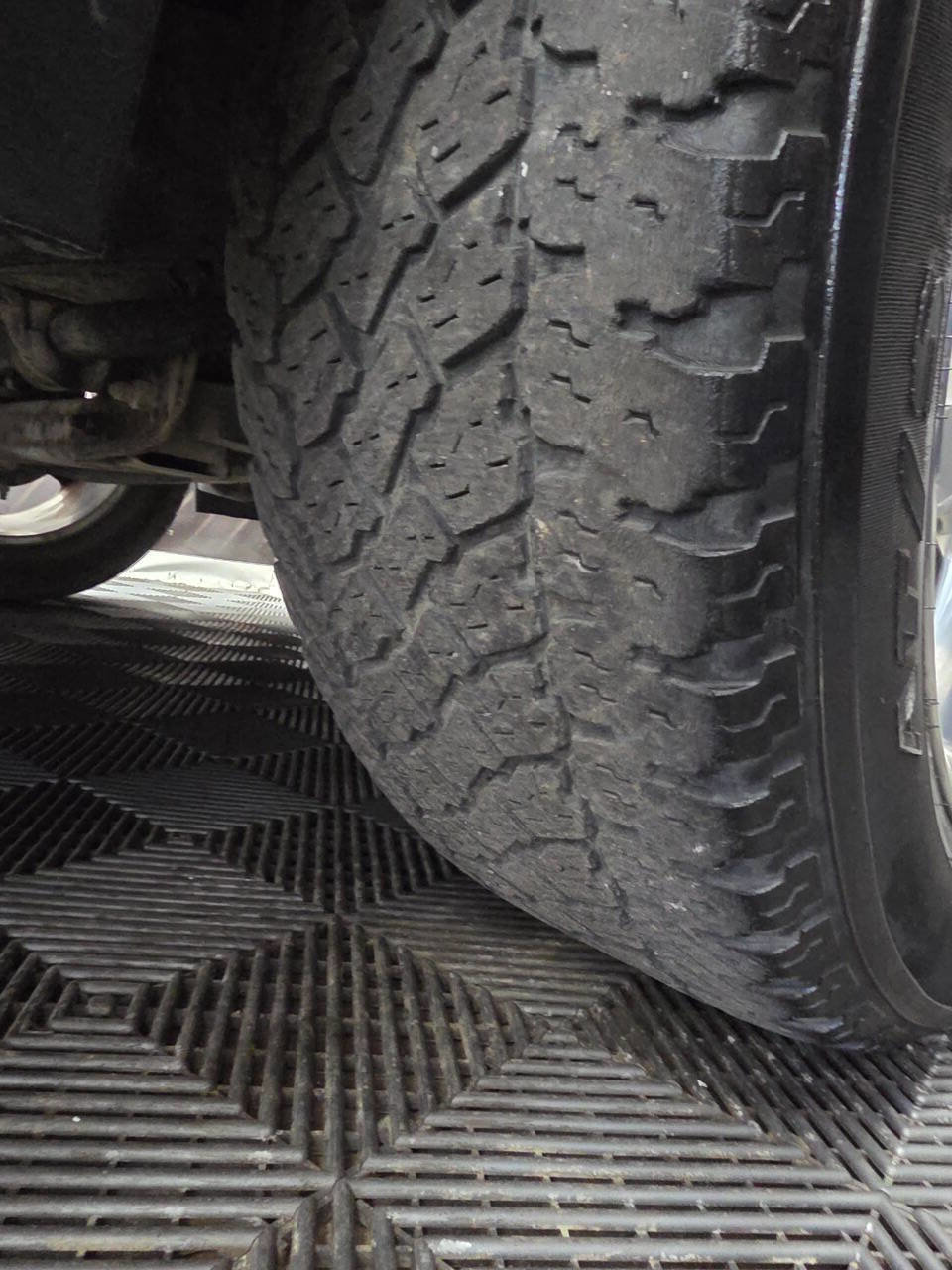 Used 2011 Chevrolet Avalanche LTZ RWD image 35