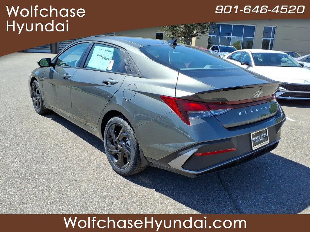 Used 2026 Hyundai Elantra Sport FWD image 3