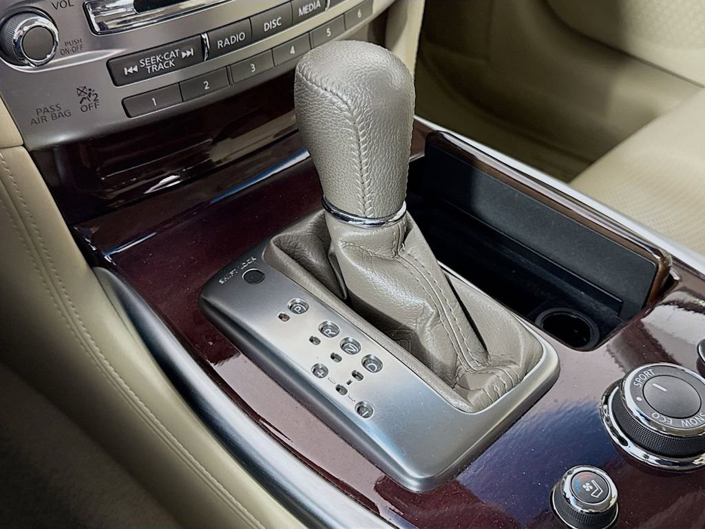 Used 2019 INFINITI Q70 Luxe w/ Proactive Package image 17