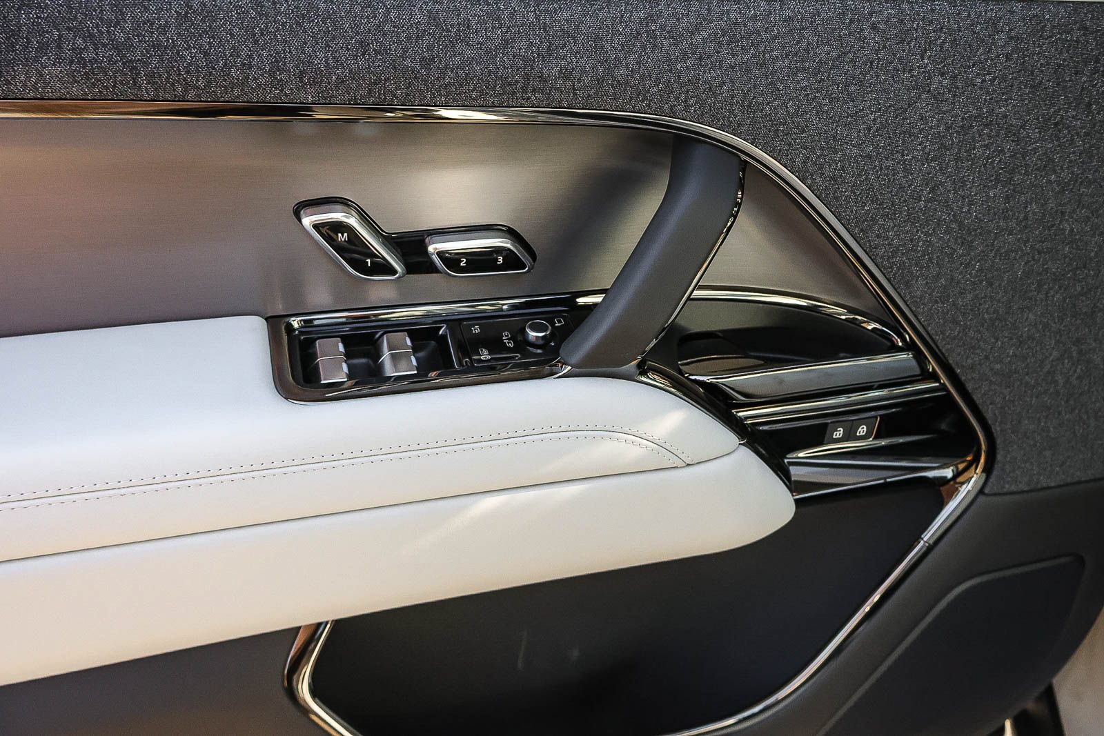 New 2026 Land Rover Range Rover Sport SE AWD/4WD image 30