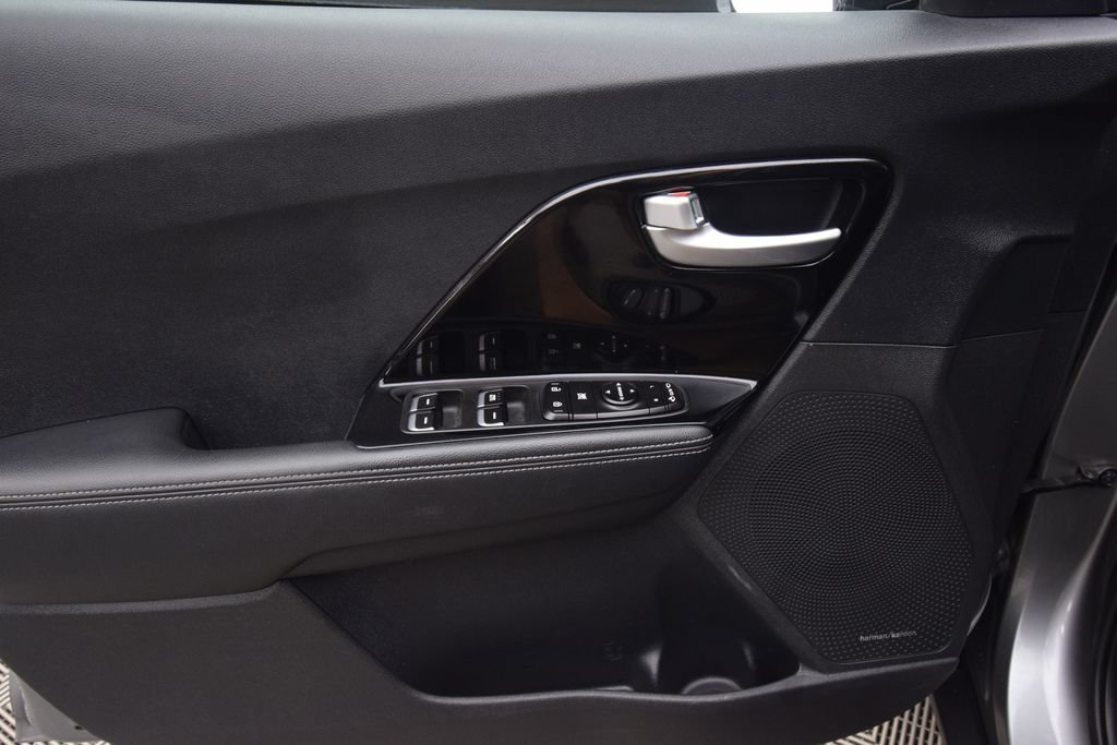 Used 2022 Kia Niro Touring Special Edition FWD image 28