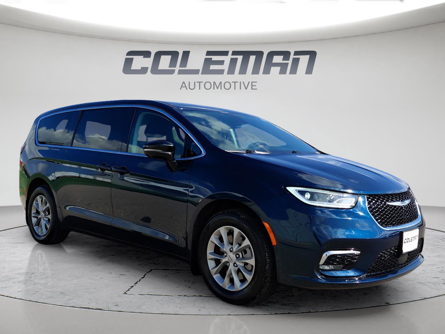 Used 2024 Chrysler Pacifica Touring-L AWD/4WD image 7