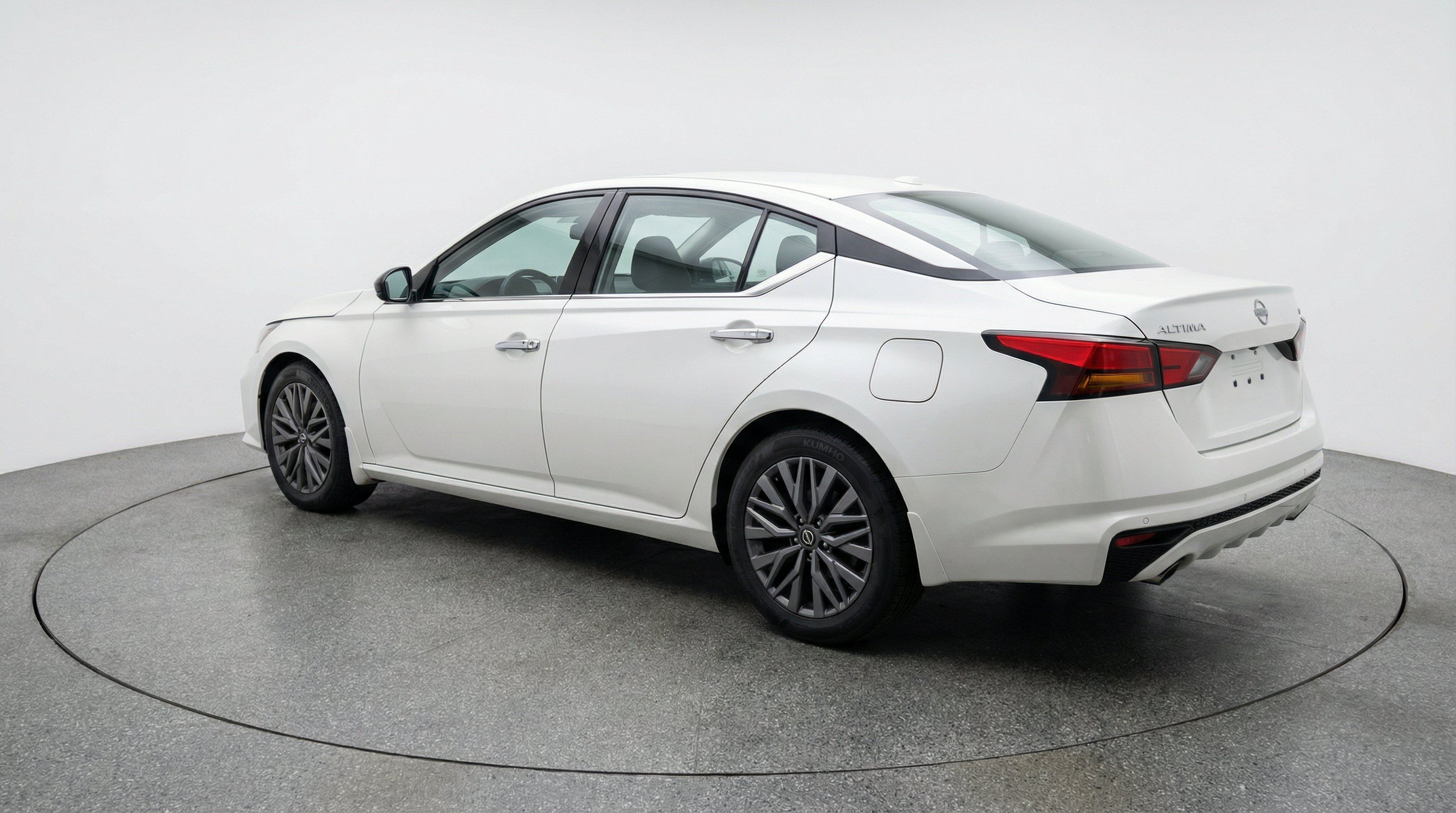 Used 2025 Nissan Altima 2.5 SV FWD image 6