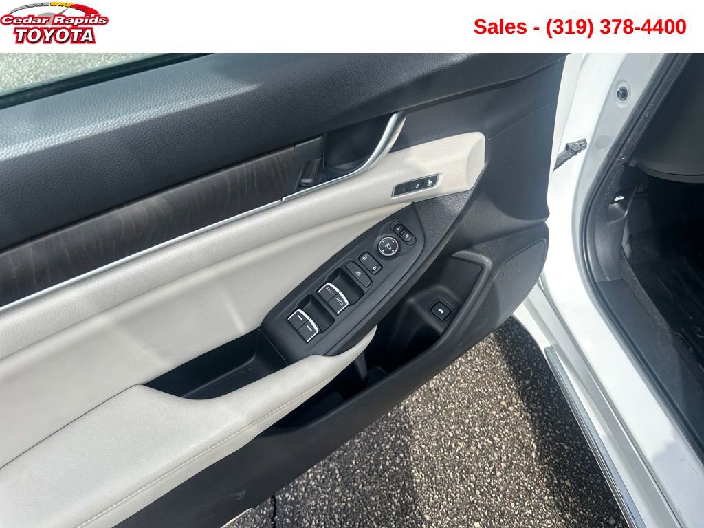 Used 2018 Honda Accord Touring image 11