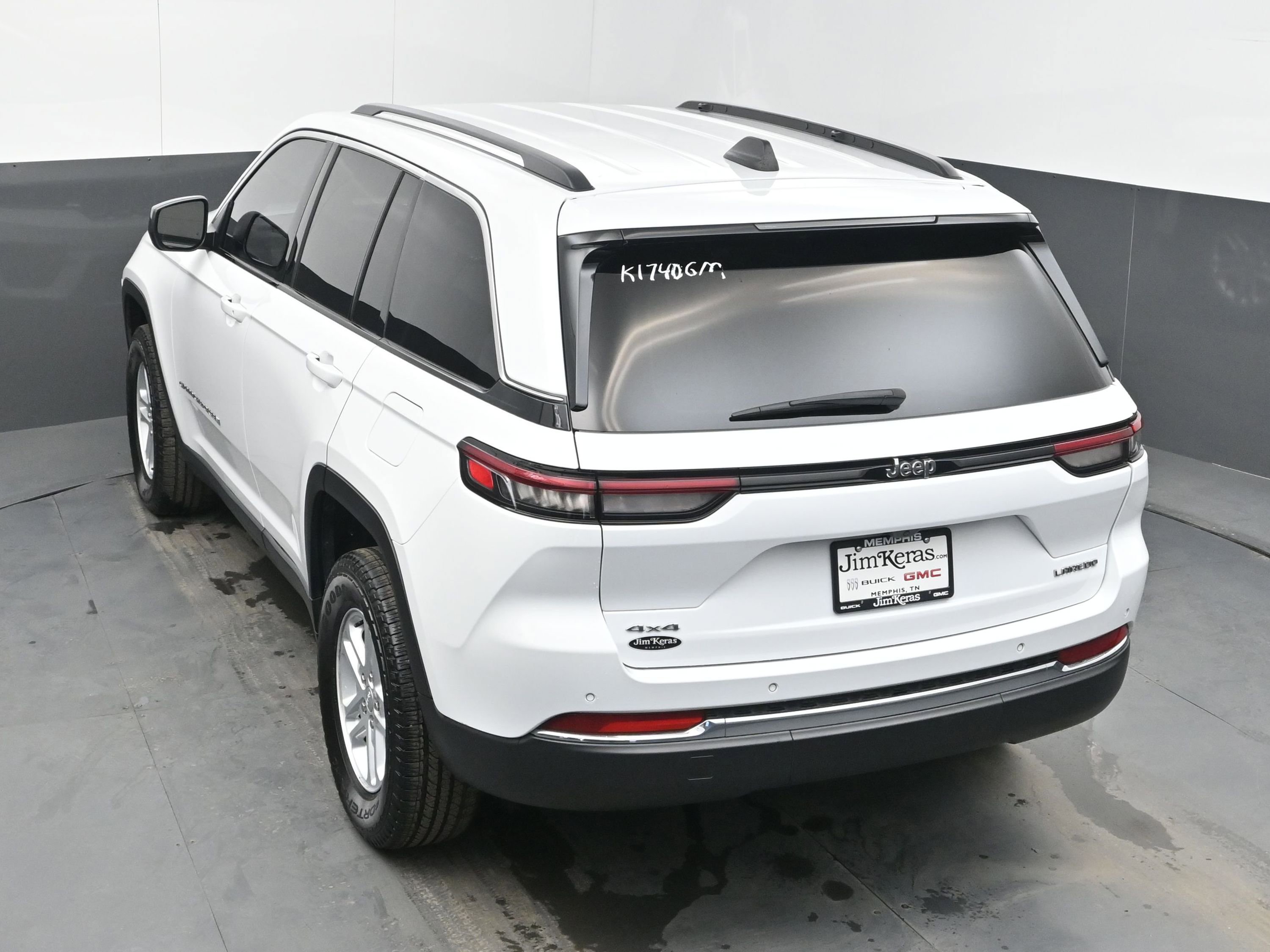 Used 2023 Jeep Grand Cherokee Laredo AWD/4WD image 35