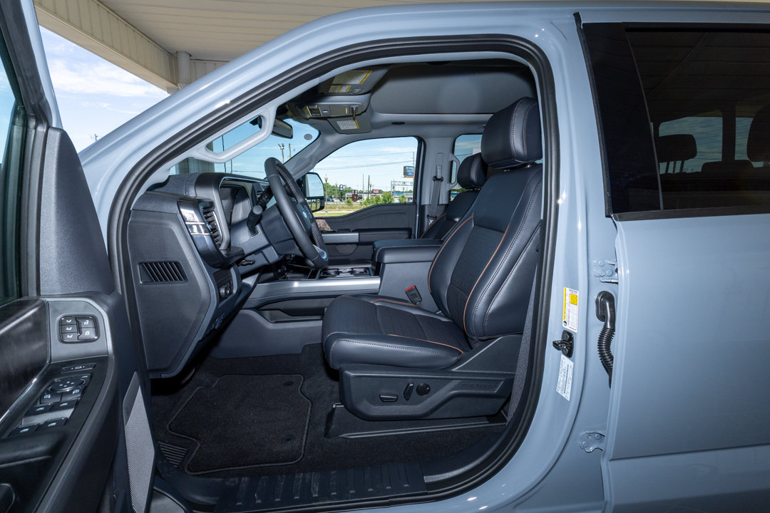 New 2026 Ford F250 Lariat w/ Black Appearance Package AWD/4WD image 12