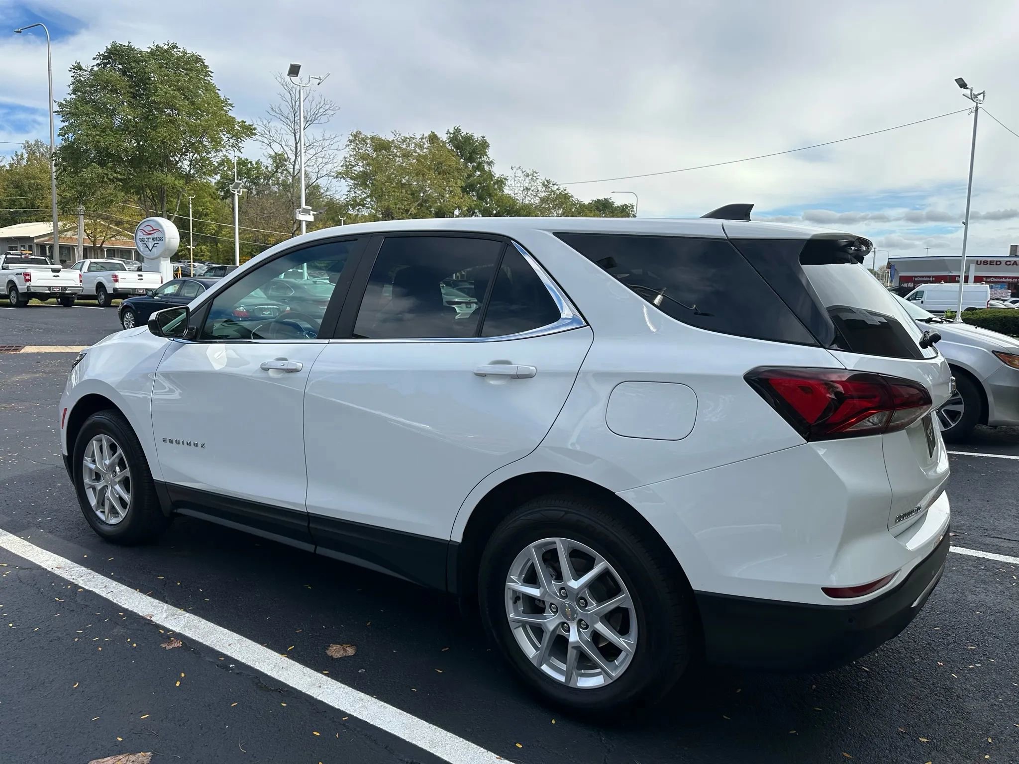 Used 2023 Chevrolet Equinox LT w/ LPO, Floor Liner Package image 5