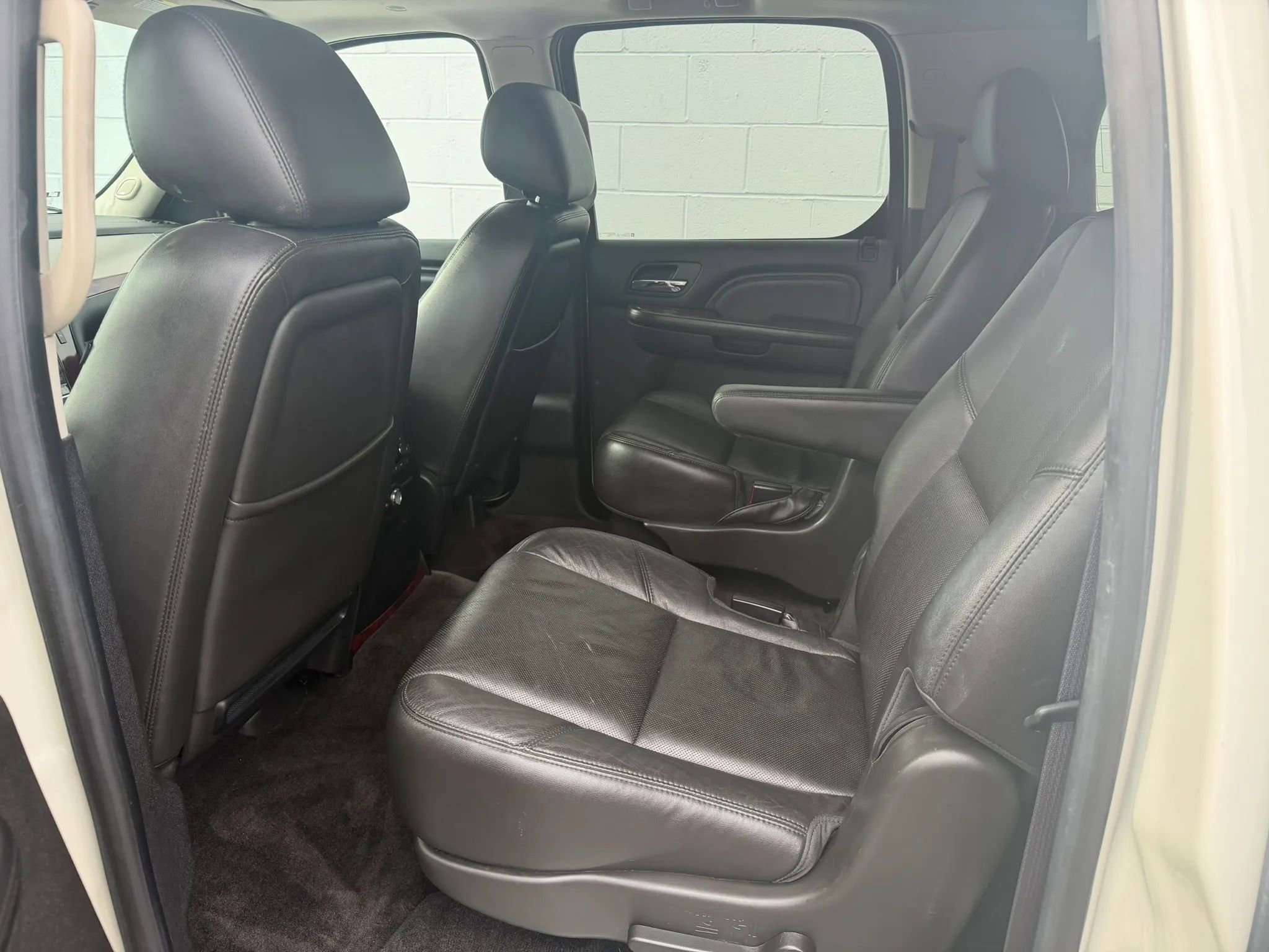 Used 2014 Cadillac Escalade ESV Premium AWD/4WD image 23