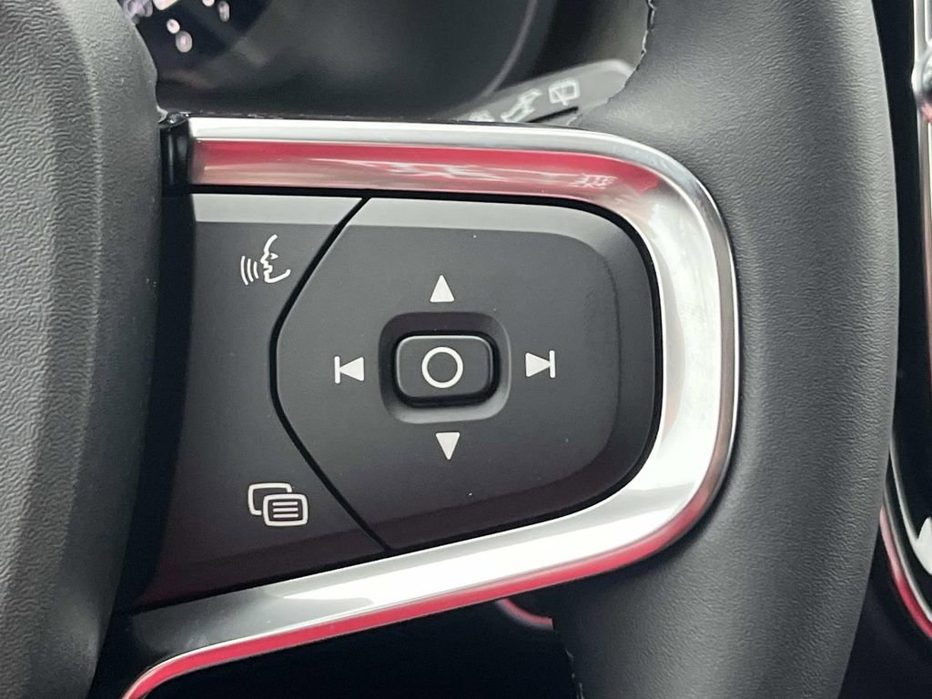 New 2026 Volvo XC40 B4 Core w/ Climate Package image 27