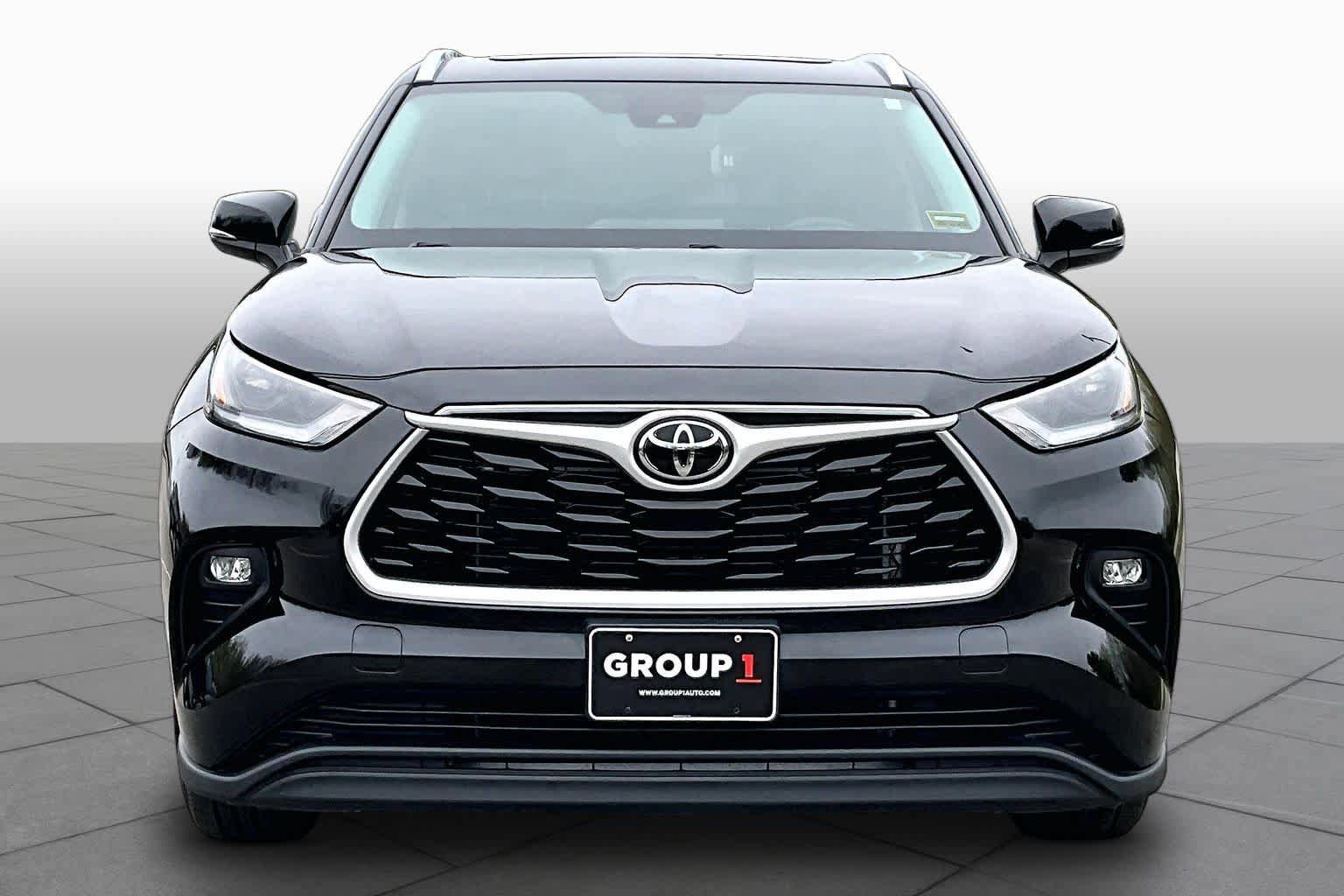 Used 2021 Toyota Highlander XLE AWD/4WD image 4