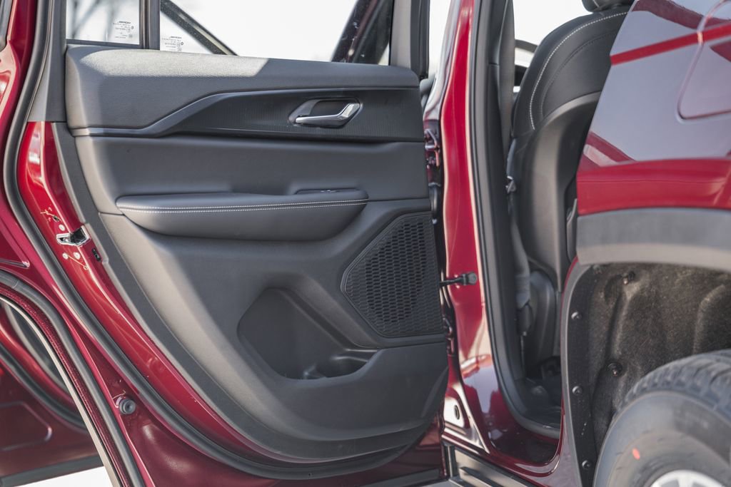 New 2025 Jeep Grand Cherokee Laredo X w/ Luxury Tech Group I image 32