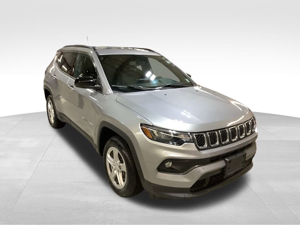 Used 2023 Jeep Compass Latitude image 9