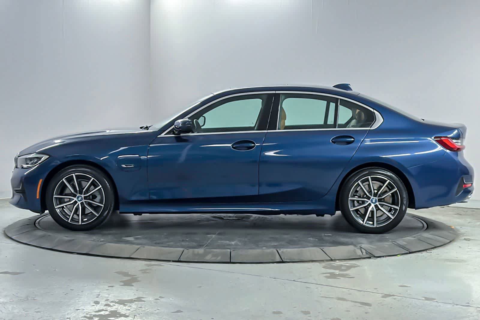Used 2022 BMW 330e w/ Premium Package RWD image 5