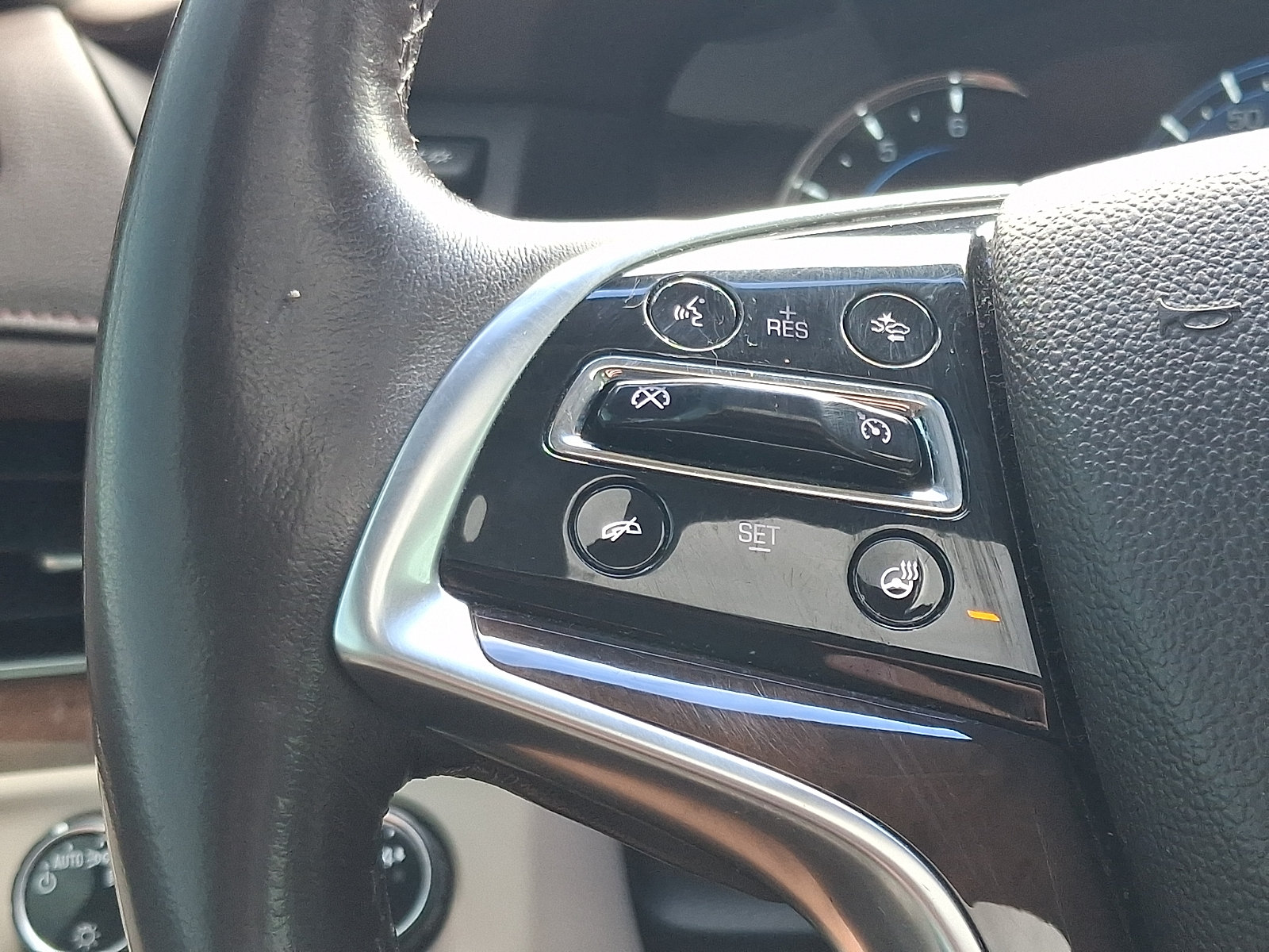 Used 2016 Cadillac Escalade Luxury AWD/4WD image 25