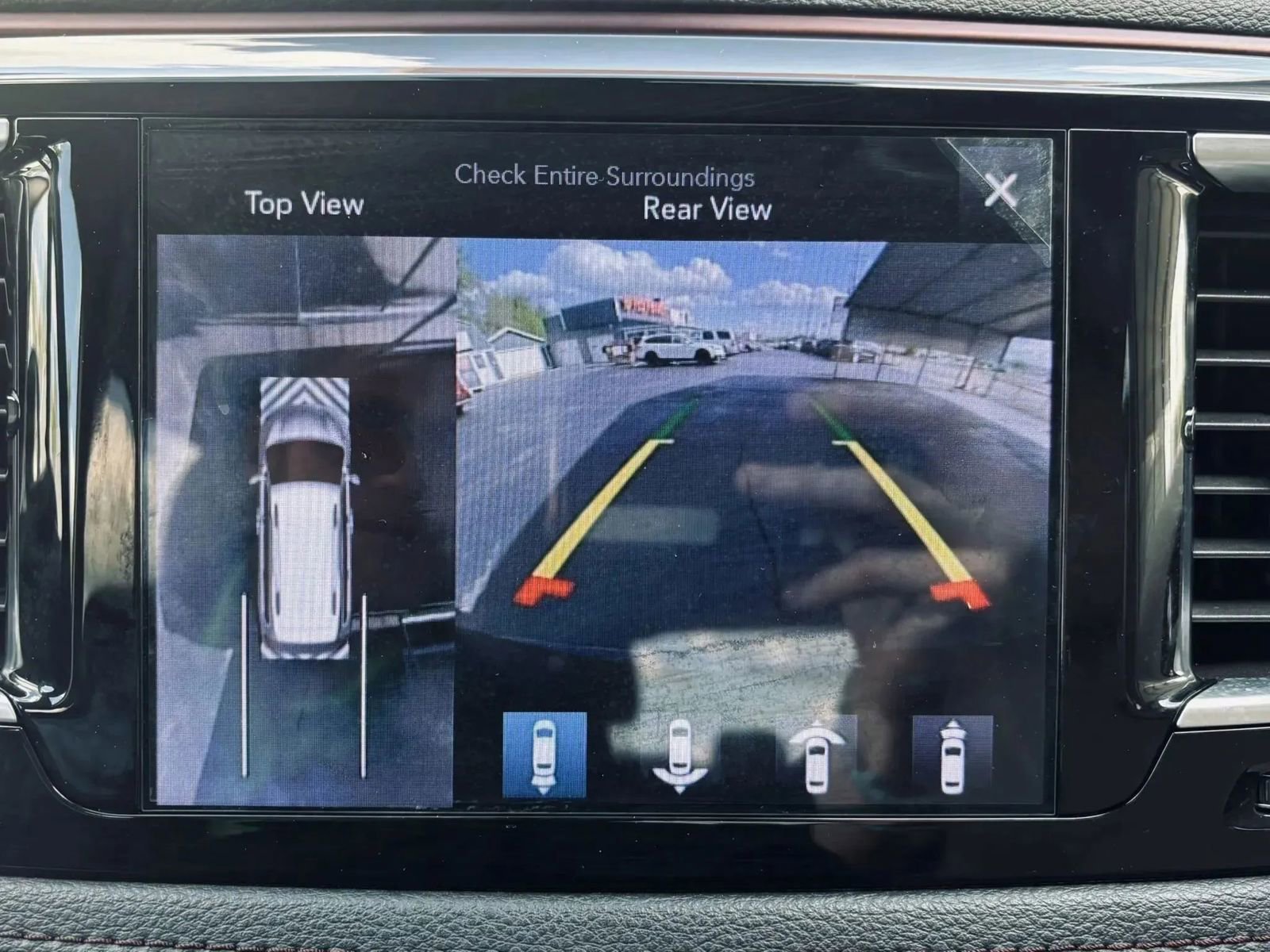 Used 2017 Chrysler Pacifica Limited FWD image 30