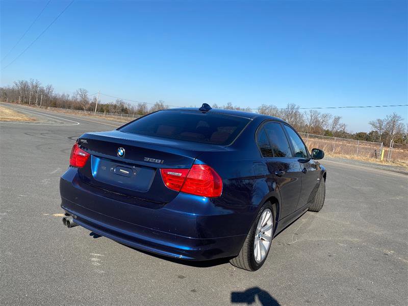 Used 2011 BMW 328i xDrive Sedan AWD/4WD image 13