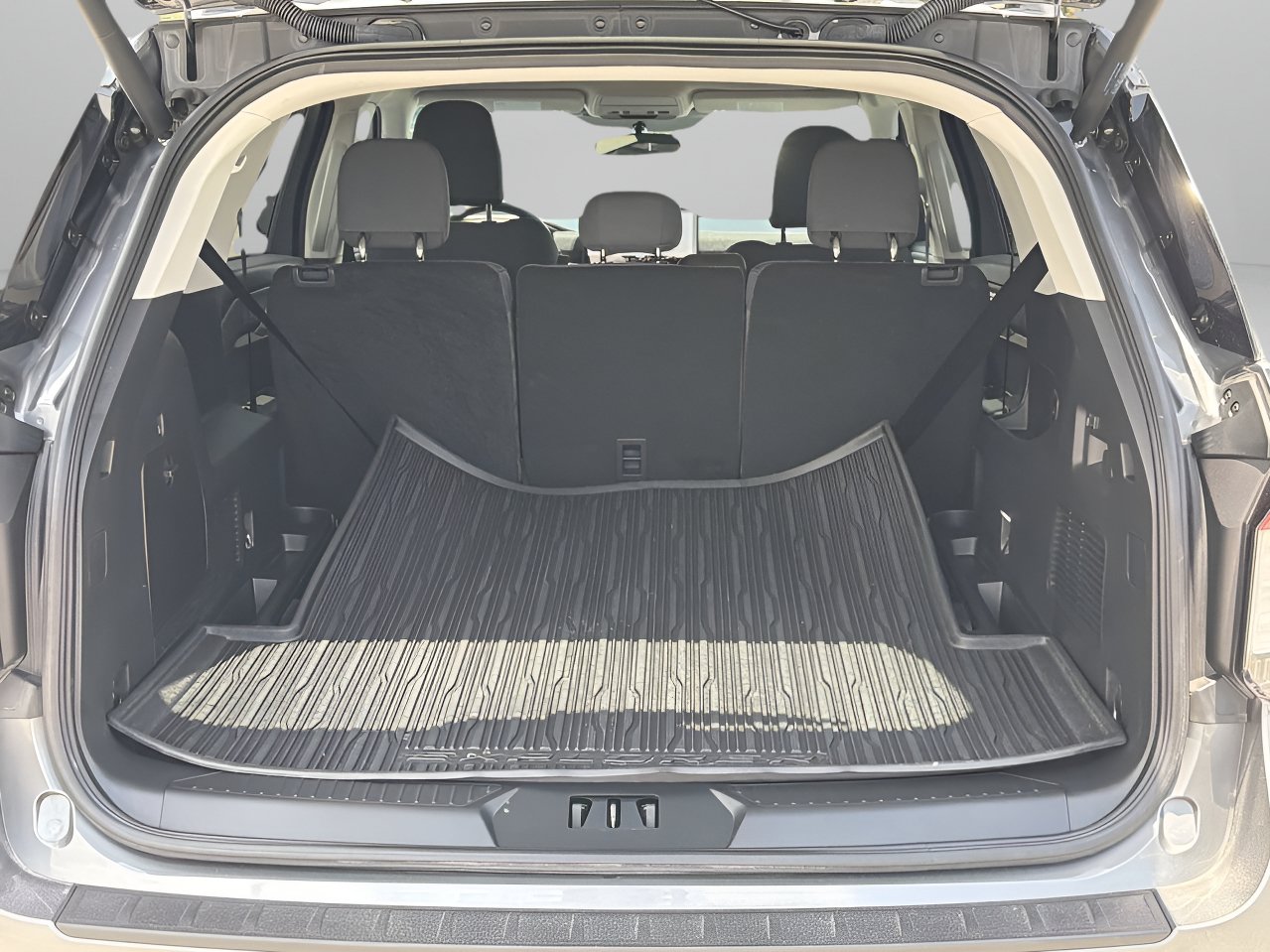 Certified 2025 Ford Explorer Active RWD image 7