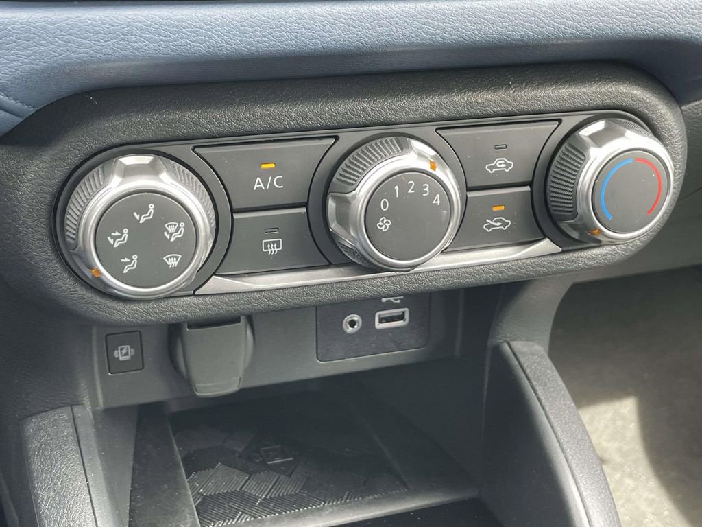 Used 2025 Nissan Versa SV w/ Trunk Package image 25