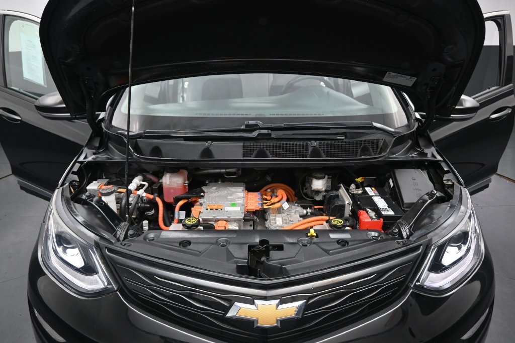 Used 2020 Chevrolet Bolt LT FWD image 26