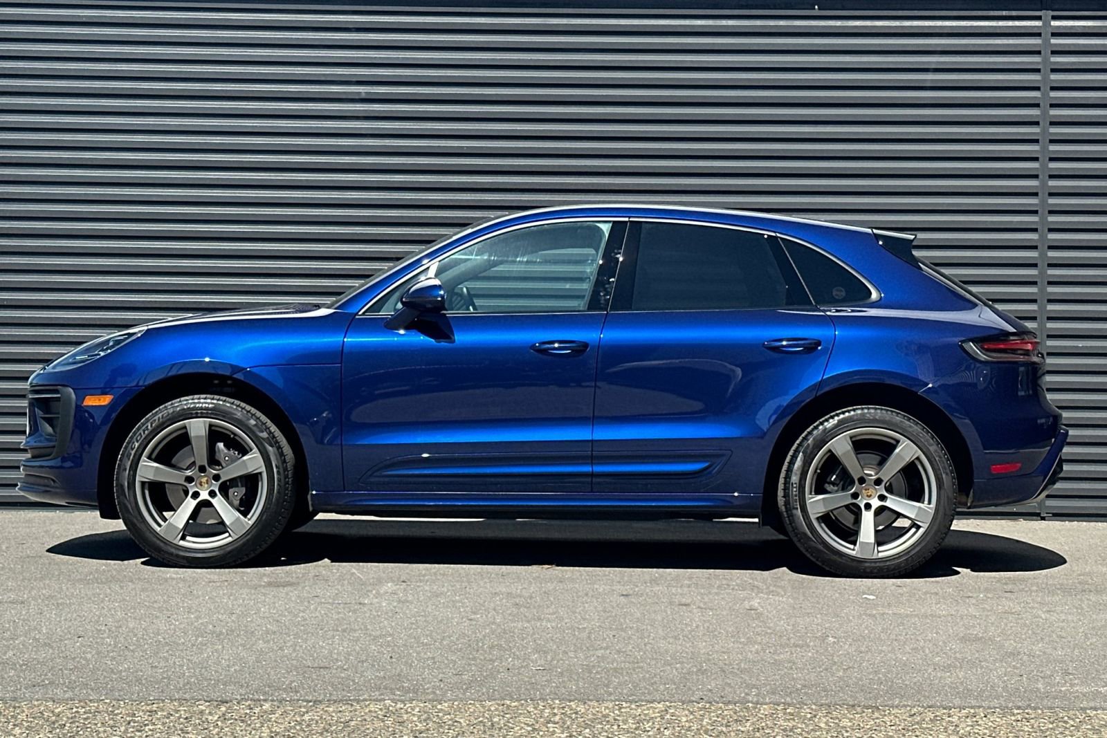 Used 2024 Porsche Macan image 2