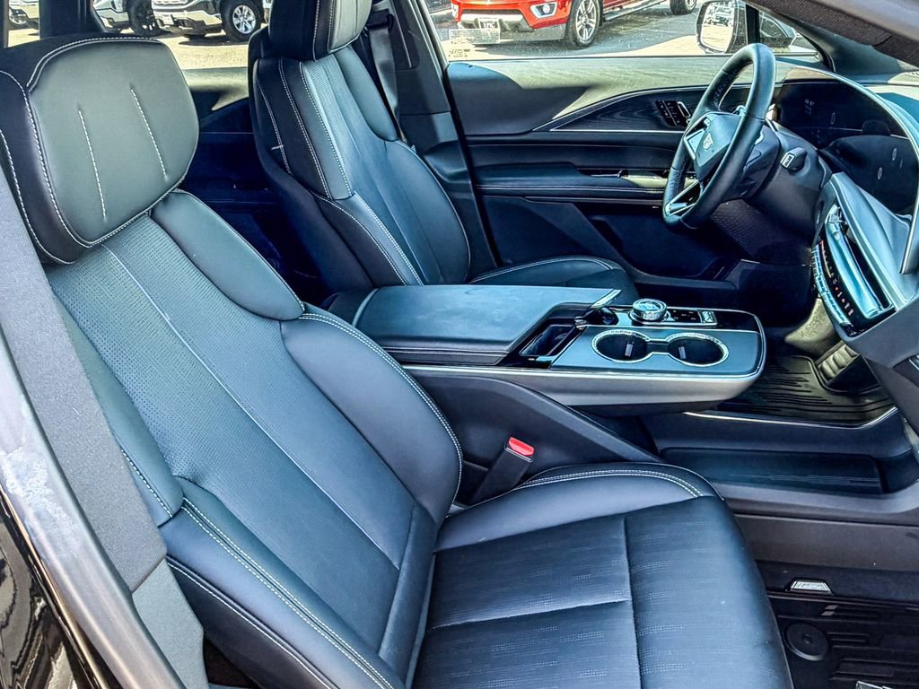 Certified 2025 Cadillac Lyriq Luxury image 38
