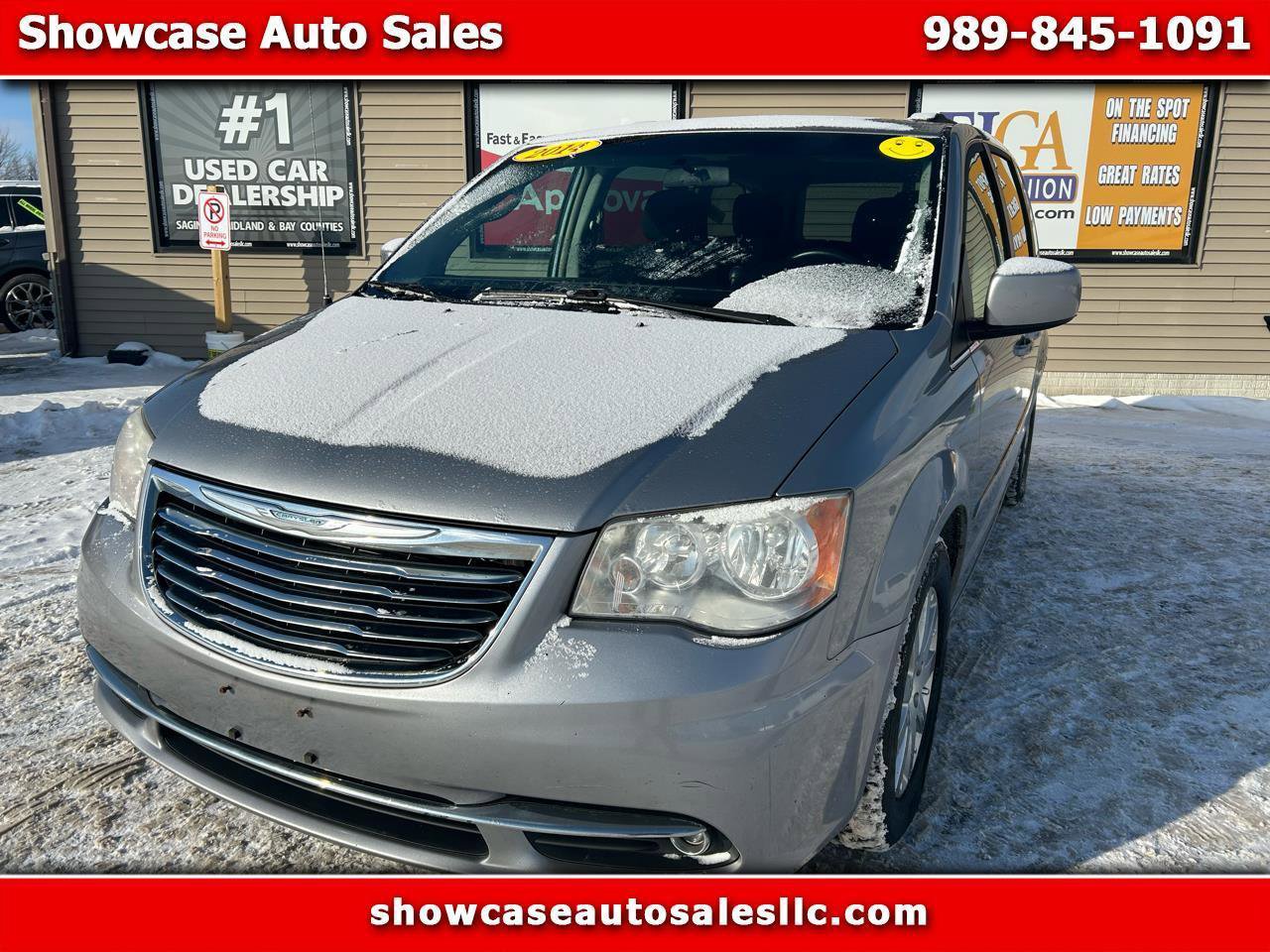 Used 2014 Chrysler Town & Country Touring image 1
