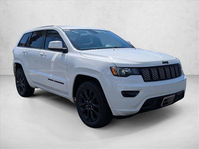 Used 2017 Jeep Grand Cherokee Altitude image 3