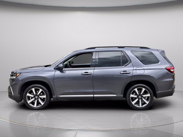 Used 2025 Honda Pilot Touring image 3