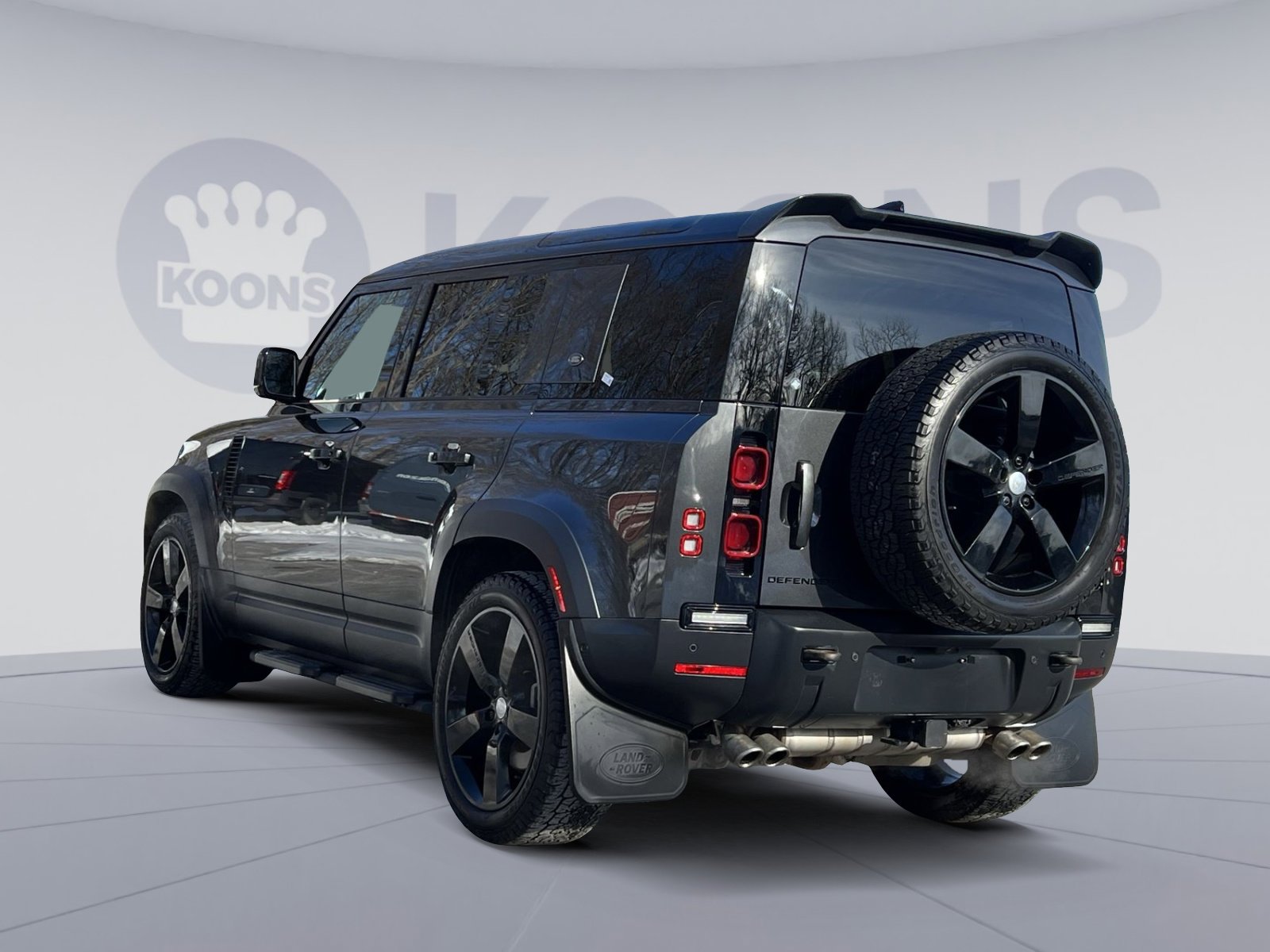 Used 2024 Land Rover Defender 110 SE image 4