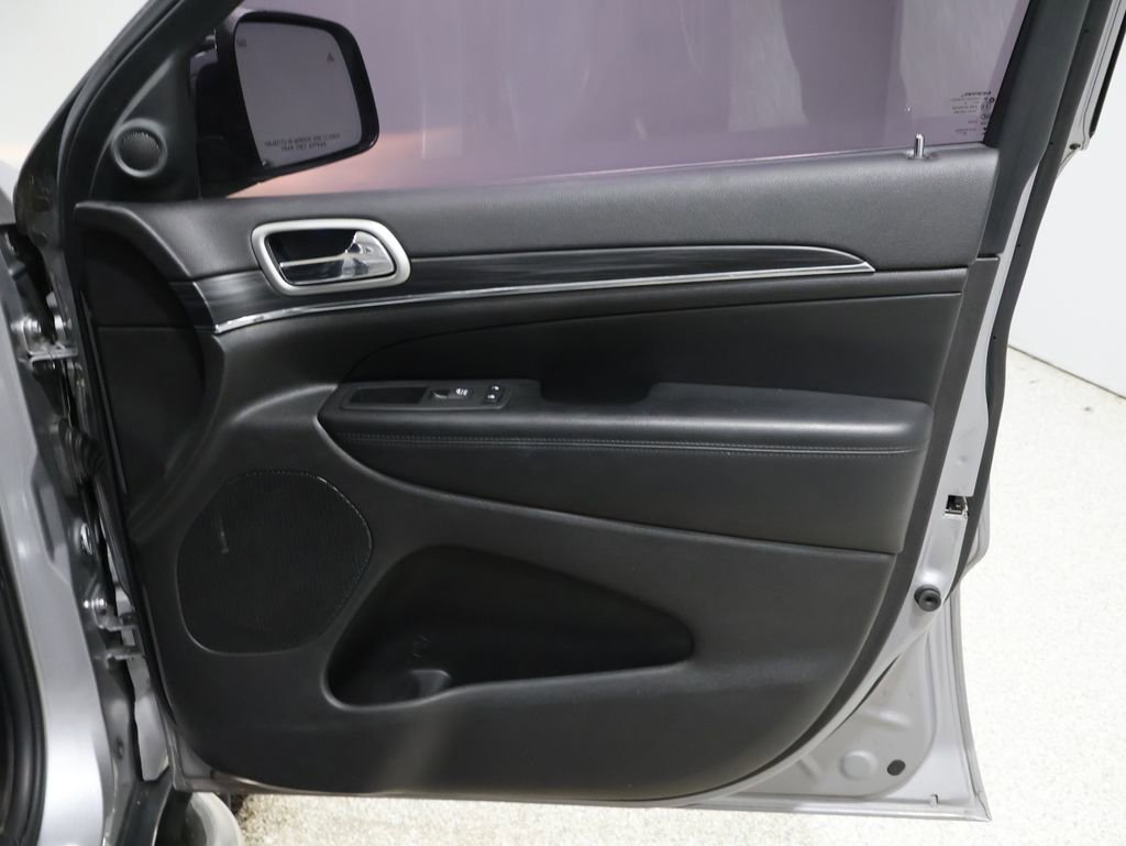 Used 2019 Jeep Grand Cherokee Limited image 25