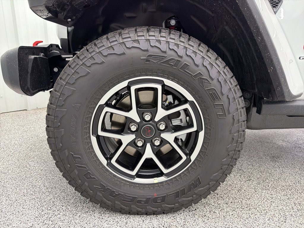 New 2026 Jeep Gladiator Rubicon w/ Steel Power Dome Hood Package AWD/4WD image 9