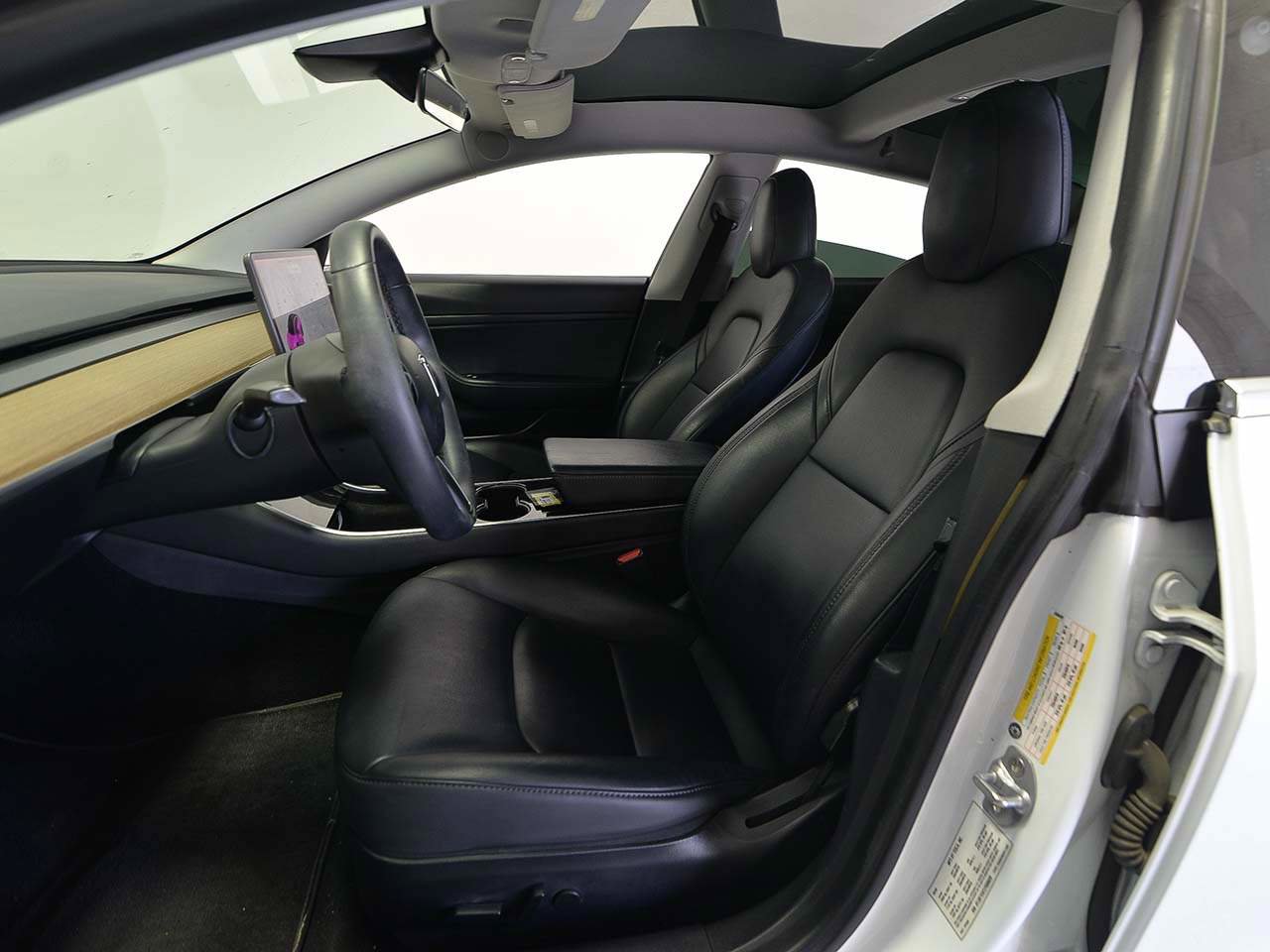 Used 2020 Tesla Model 3 Standard Range Plus RWD image 8