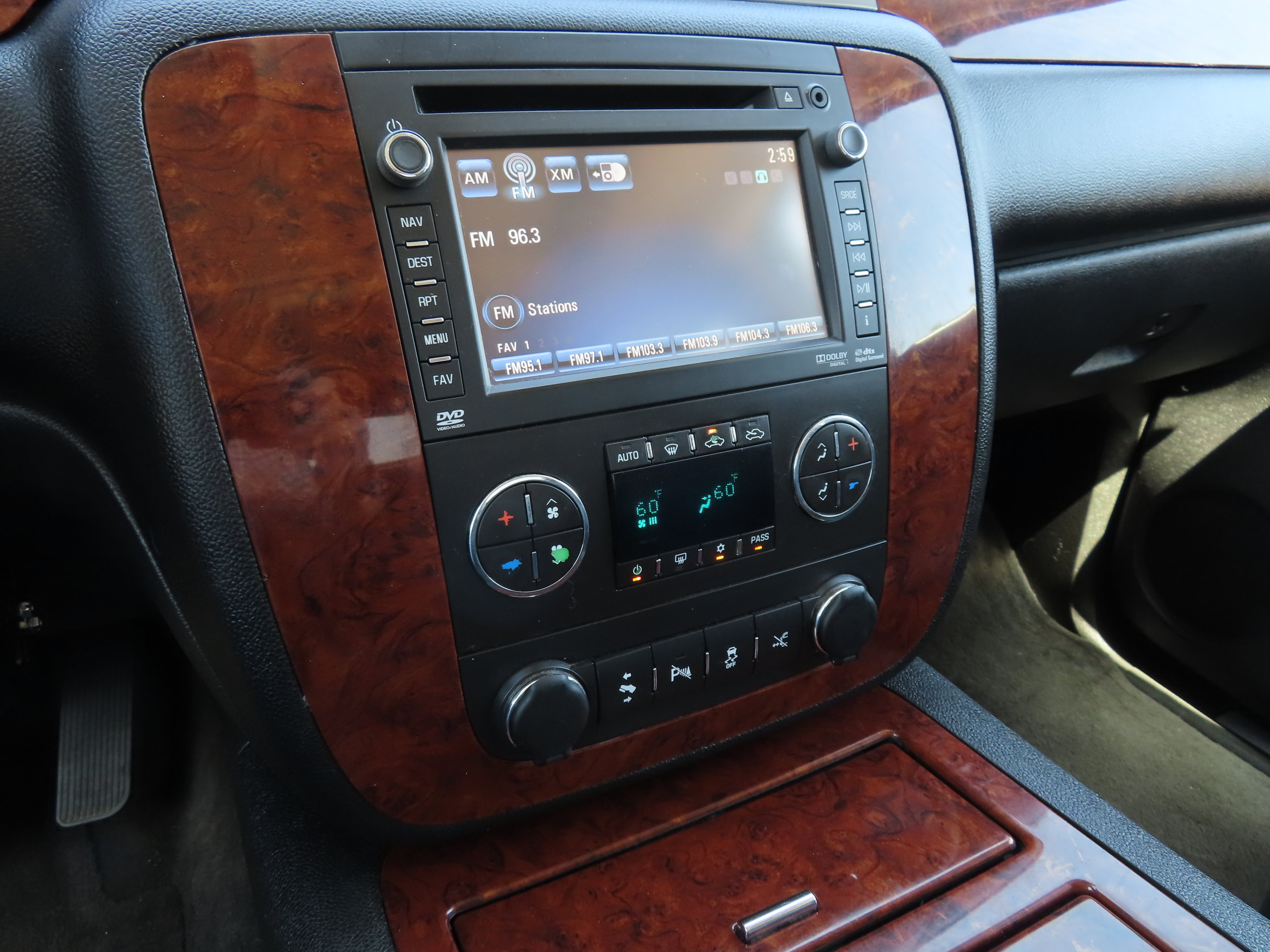 Used 2012 Chevrolet Avalanche LTZ AWD/4WD image 25