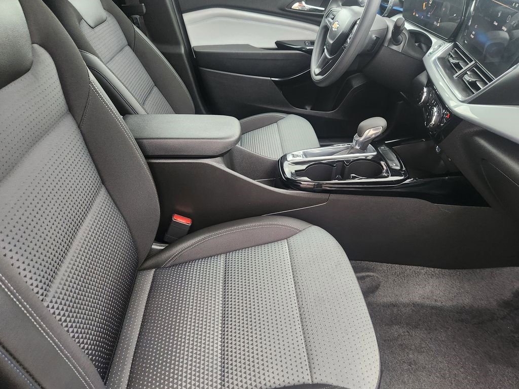 Used 2026 Chevrolet Trax LT image 15