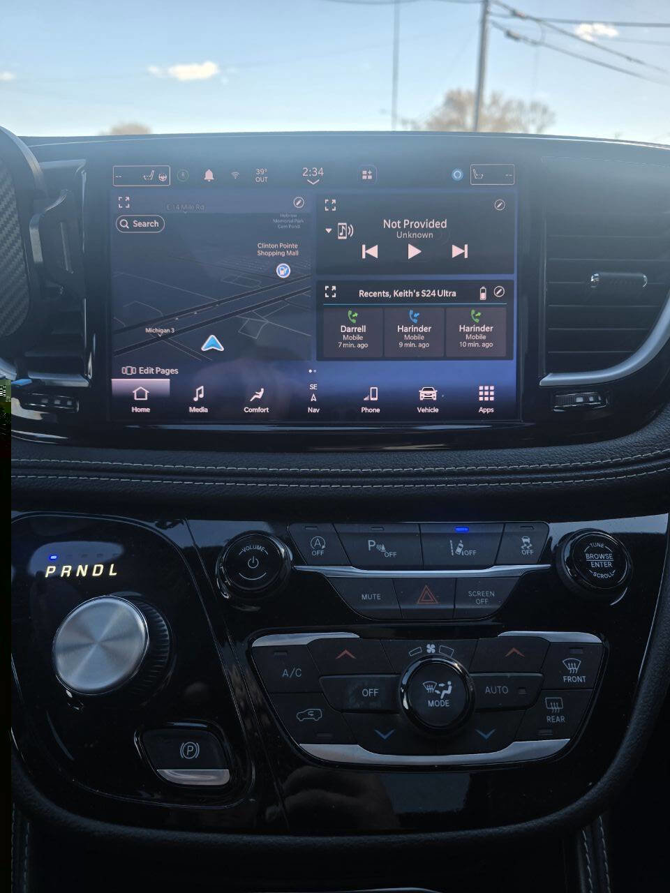 Used 2023 Chrysler Pacifica Limited w/ S Appearance Package image 14