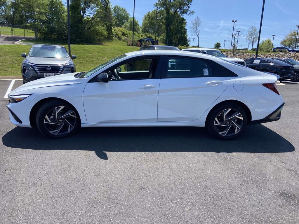Certified 2025 Hyundai Elantra Sport FWD image 6