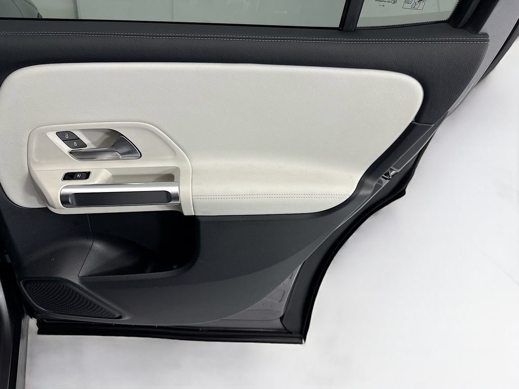 Used 2022 Mercedes-Benz GLB 250 4MATIC image 26