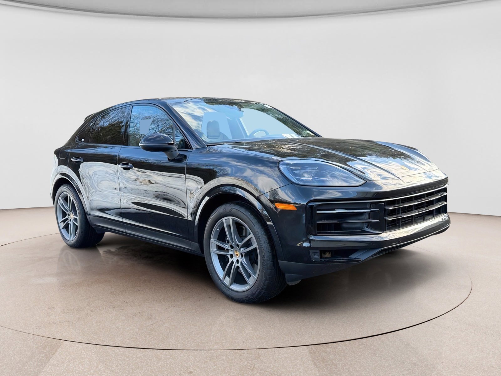 Used 2024 Porsche Cayenne Coupe image 3