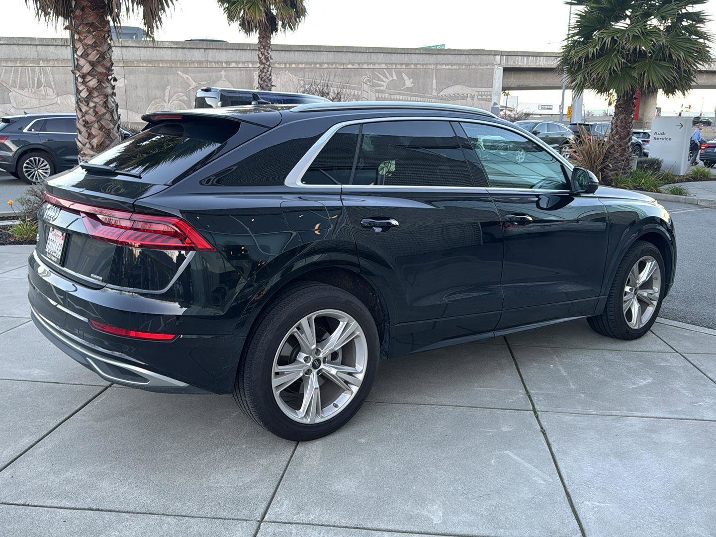 Used 2023 Audi Q8 Premium image 7