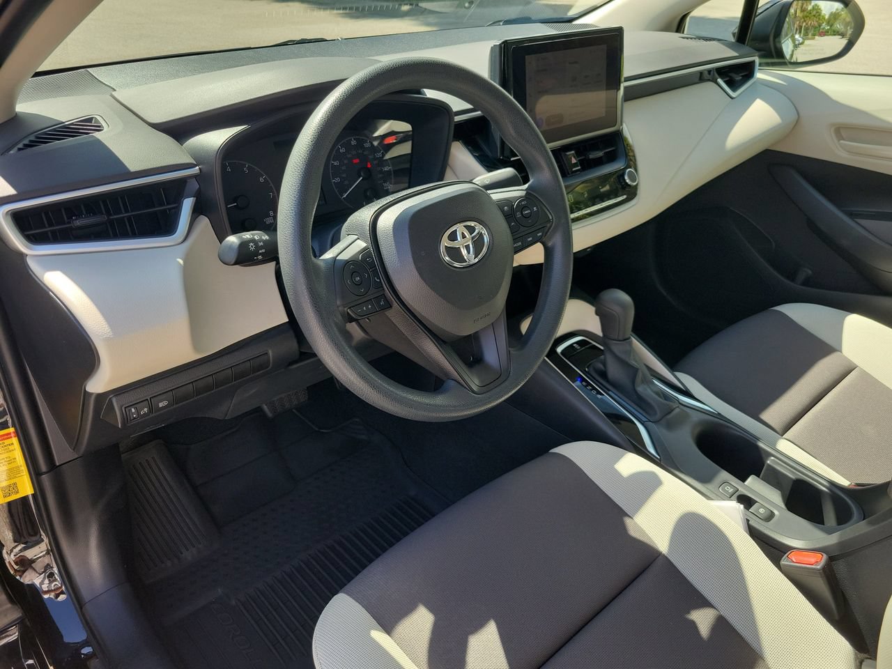 Used 2023 Toyota Corolla LE FWD image 15
