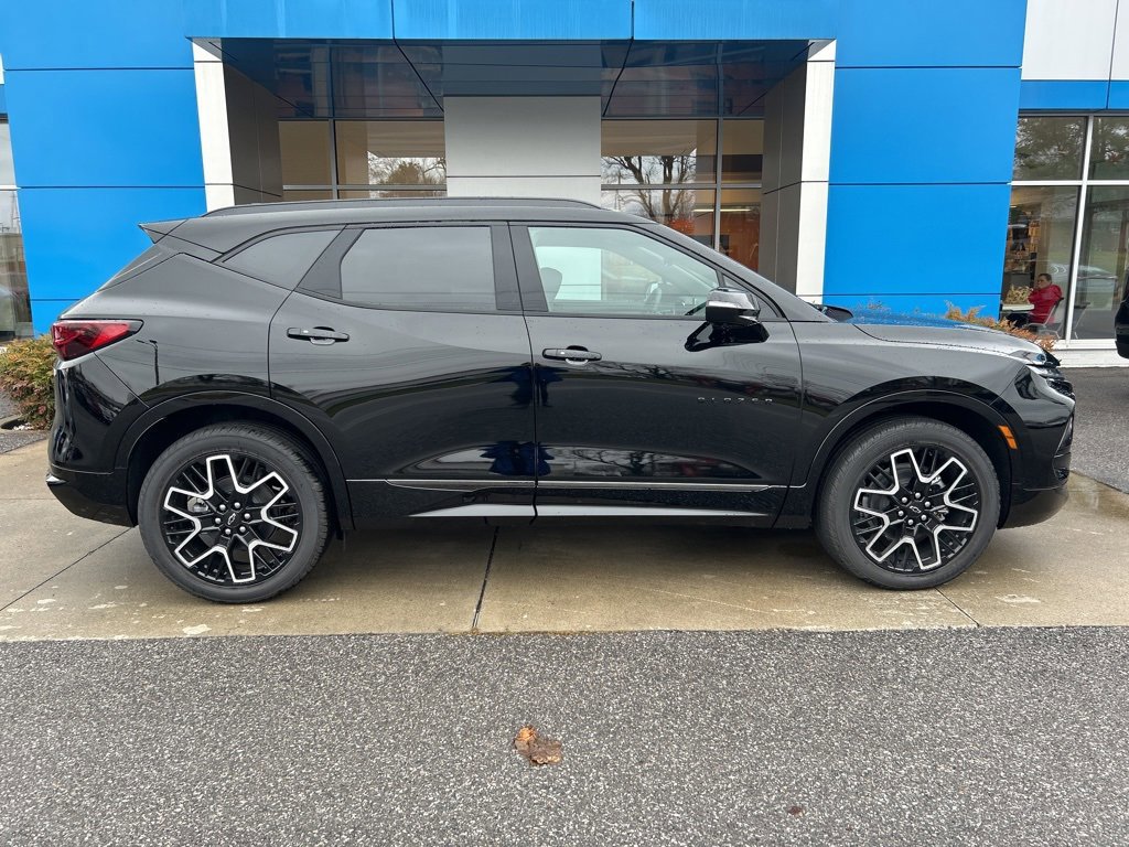 New 2025 Chevrolet Blazer RS w/ Driver Confidence II Package image 3
