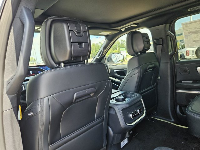 New 2027 Ford Expedition Platinum w/ Stealth Appearance Package AWD/4WD image 17