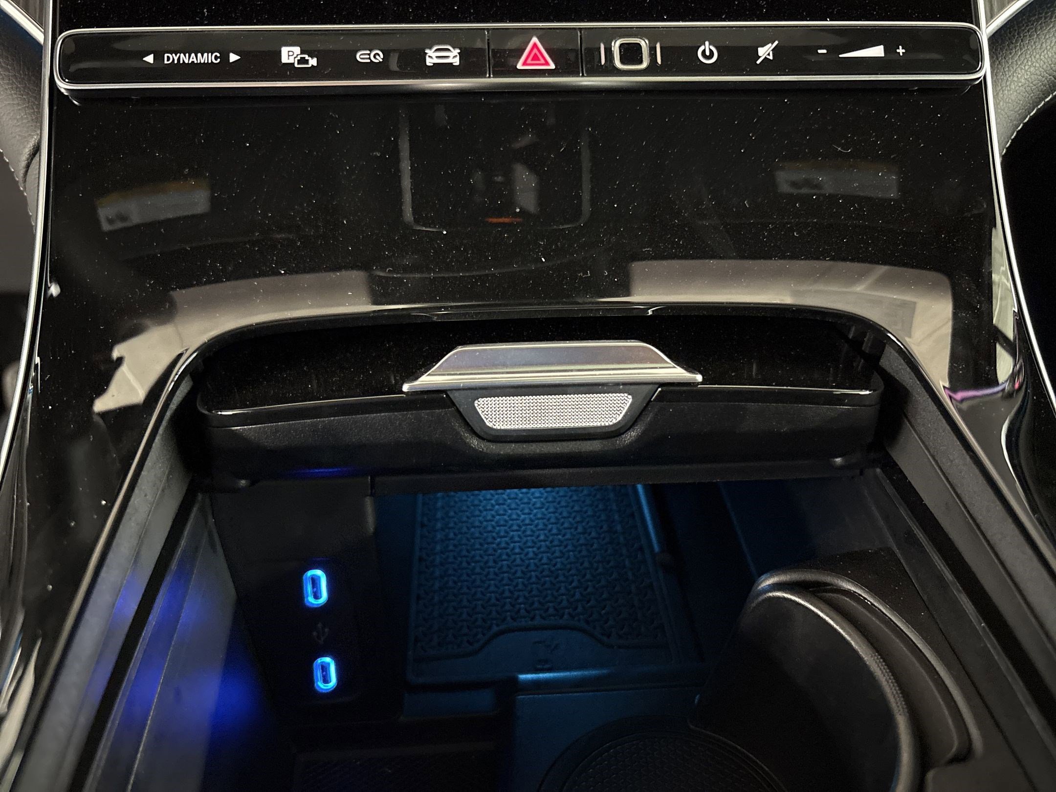 New 2026 Mercedes-Benz EQE 320 4MATIC SUV image 17